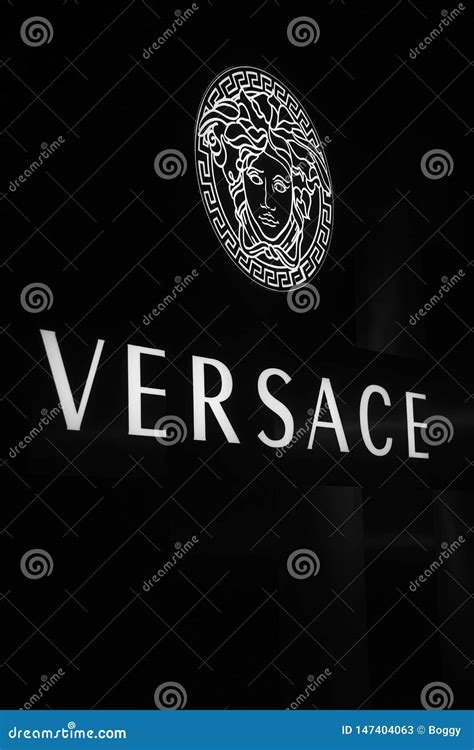 versace store doha